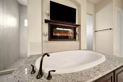 Bath - 34202 Mill Creek Ct, Pinehurst, TX 77362 photo 2 of 5