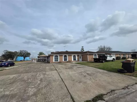 830 Hollycrest Dr, Channelview, TX 77530