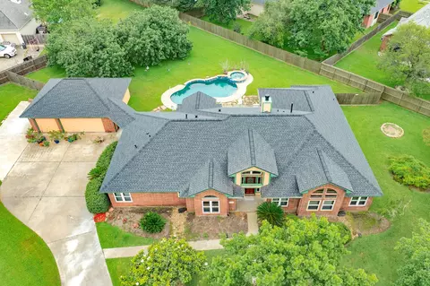 55 Mandevilla Ct, Lake Jackson, TX 77566