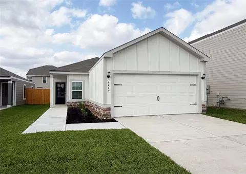 6419 Autumn Equinox Dr, Houston, TX 77048