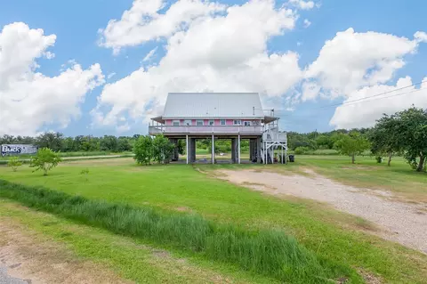 7526 3rd Ave, Sabine Pass, TX 77655