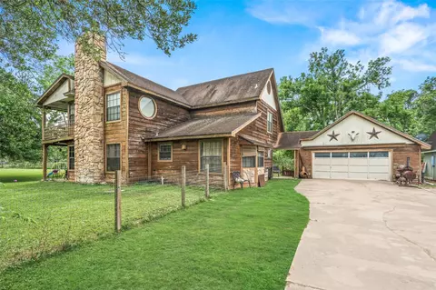 154 Pin Oak Dr, Angleton, TX 77515