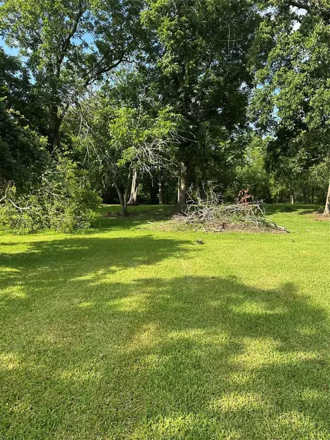 2307 E James St, Baytown, TX 77520