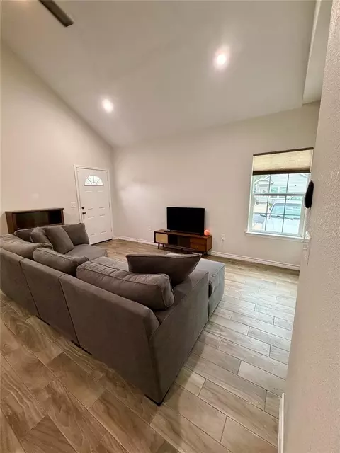 Living - 16601 E Ivanhoe, Montgomery, TX 77316 photo 2 of 2