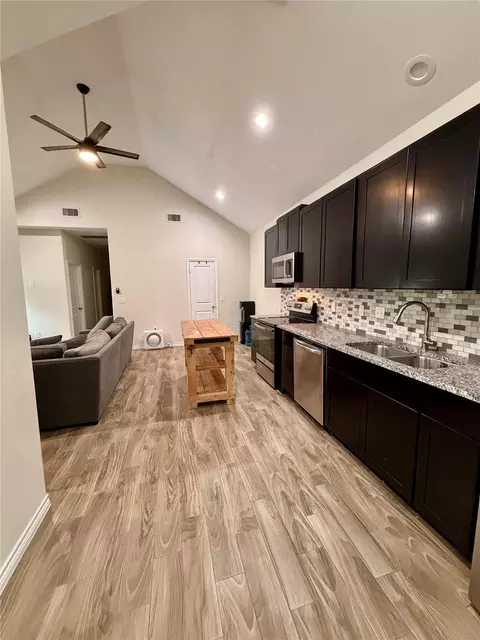 Kitchen - 16601 E Ivanhoe, Montgomery, TX 77316 photo 2 of 3