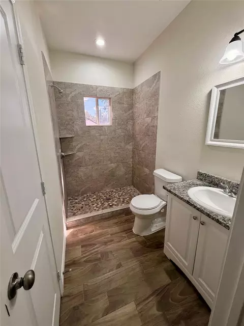 Bath - 16601 E Ivanhoe, Montgomery, TX 77316 photo 1 of 2
