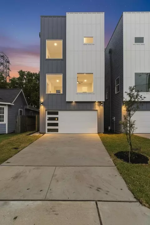 3813 Elysian St, Houston, TX 77009