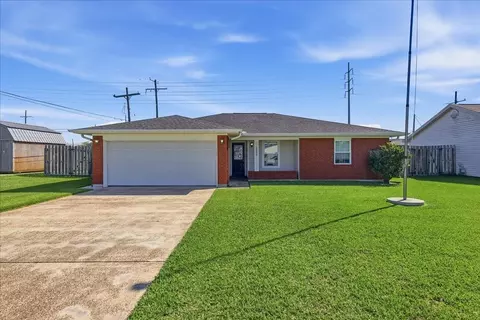 1508 N 12th St N, Nederland, TX 77627