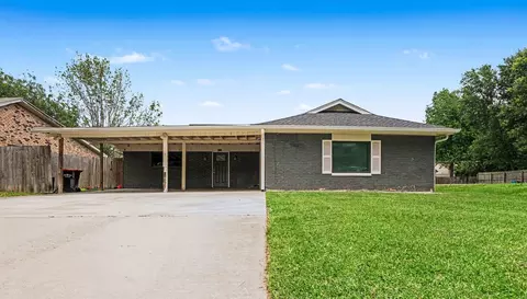 5318 Hemlock Dr, Baytown, TX 77521