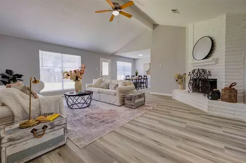 7006 Pickett Dr, Richmond, TX 77469