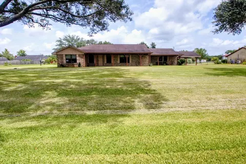 5201 W Zephyr Dr, Alvin, TX 77511