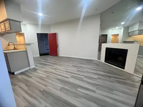 10855 Meadowglen Ln #903, Houston, TX 77042