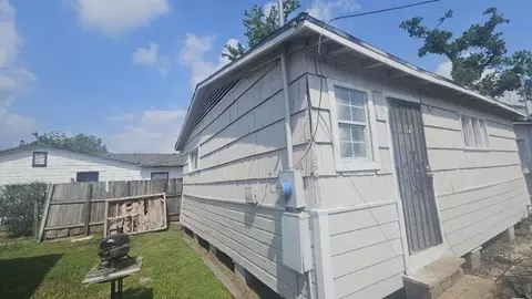 6909 Kittridge St, Houston, TX 77028
