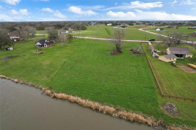 708 Winchester Trl, Angleton, TX 77515