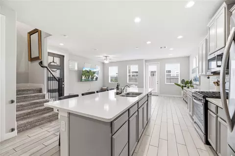 Kitchen - 3119 Cloud Forest Ln, Houston, TX 77080 photo 3 of 3