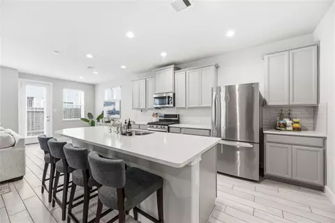 Kitchen - 3119 Cloud Forest Ln, Houston, TX 77080 photo 2 of 3