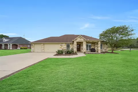 132 River Bend Dr, East Bernard, TX 77435