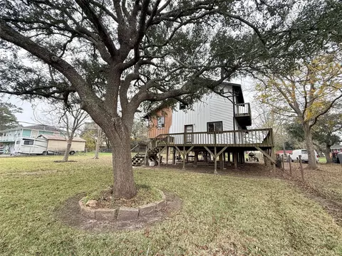 2806 Pearl St, Liverpool, TX 77577