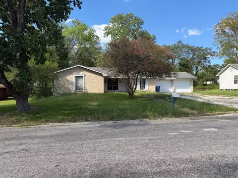 816 W Polk St, Livingston, TX 77351