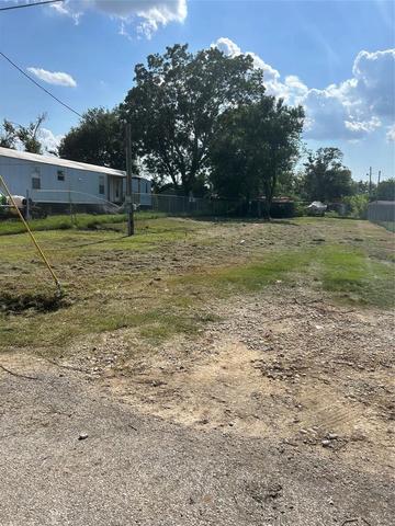 310 Olive St, El Campo, TX 77437