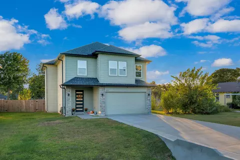 212 S Lobit St, La Porte, TX 77571