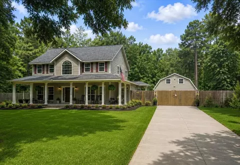 15217 Paradise Point Dr, Willis, TX 77318