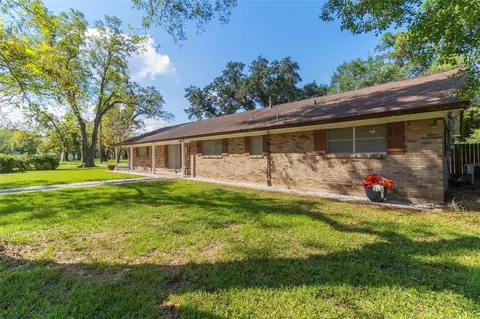 404 S 14th St, West Columbia, TX 77486