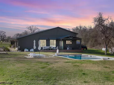 15294 Lake Rd, Bellville, TX 77418