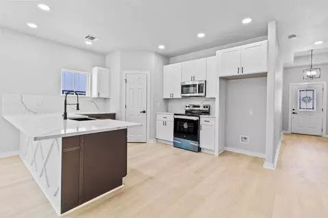 Kitchen - 599 Bridgeview Dr, Onalaska, TX 77360 photo 3 of 4
