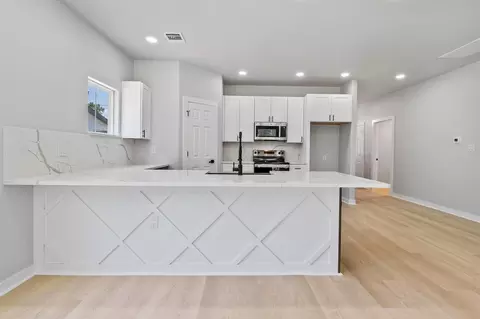 Kitchen - 599 Bridgeview Dr, Onalaska, TX 77360 photo 2 of 4