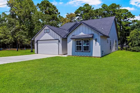 599 Bridgeview Dr, Onalaska, TX 77360