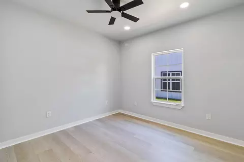 Bedroom - 599 Bridgeview Dr, Onalaska, TX 77360 photo 5 of 6