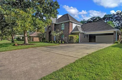 611 N Hickory St, Tomball, TX 77375
