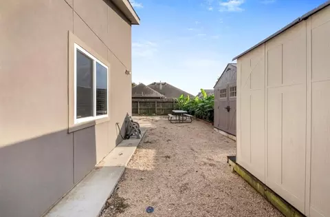 Exterior - 2526 Perez Rd, Pasadena, TX 77502 photo 5 of 6