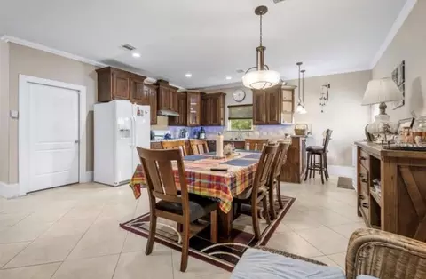 Dining - 2526 Perez Rd, Pasadena, TX 77502 photo 4 of 4