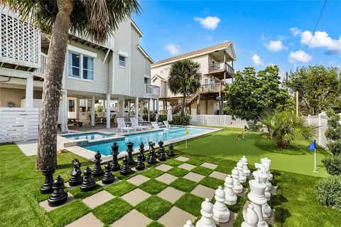 13663 Mutiny Ln, Galveston, TX 77554