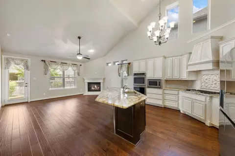 Living - 9022 Centennial Dr, Conroe, TX 77384 photo 2 of 3