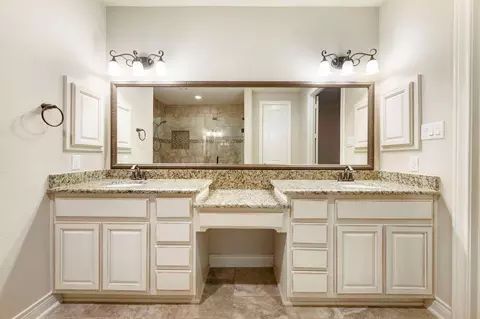 Bath - 9022 Centennial Dr, Conroe, TX 77384 photo 2 of 5