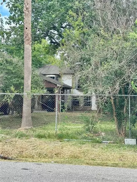 7215 Victoria St, Houston, TX 77020