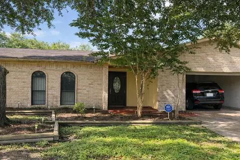 6111 Irish Hill Dr, Houston, TX 77053