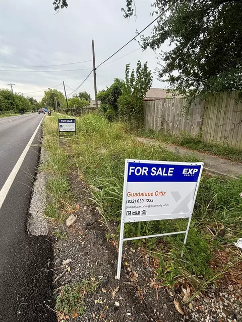 3726 Parker Rd, Hockley, TX 77093