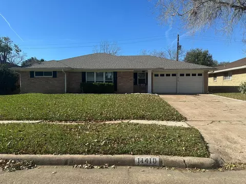 11410 Ashcroft Dr, Houston, TX 77035