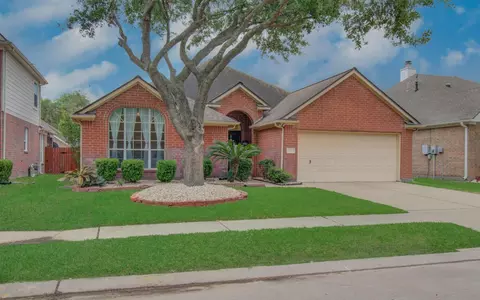 19623 Chestnut Brook Ct, Houston, TX 77084