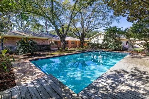 5238 Loch Lomond Dr, Houston, TX 77096