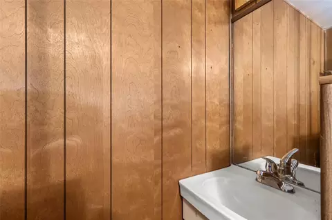 Bath - 122 N Panuco Dr, Trinity, TX 75862 photo 2 of 2