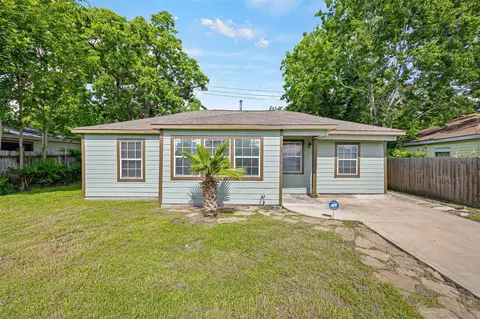 7614 Darnay Dr, Houston, TX 77033