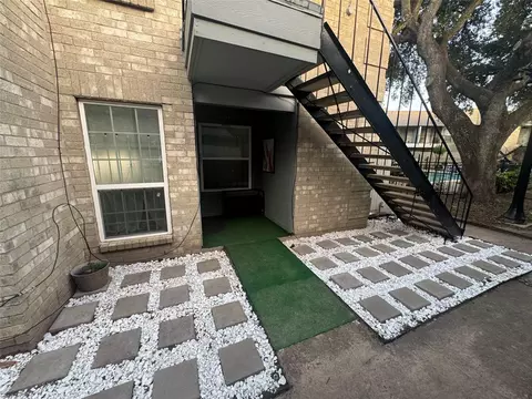 6500 E Sands Point Dr #707, Houston, TX 77074
