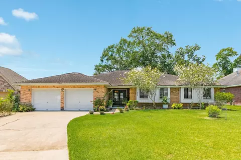 2320 Shalmar Dr, West Columbia, TX 77486