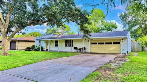 321 20th Ave N, Texas City, TX 77590