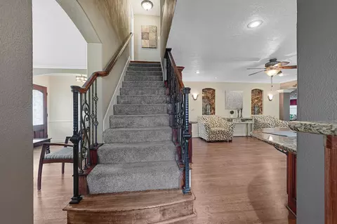 Entry Way - 2218 Cherry Ln, Pasadena, TX 77502 photo 5 of 6